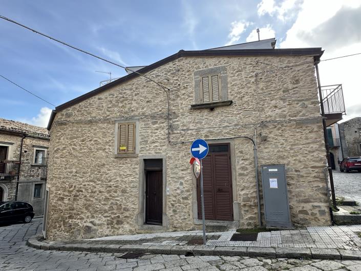 Image No.23-2 Bed Semi-Detached for sale