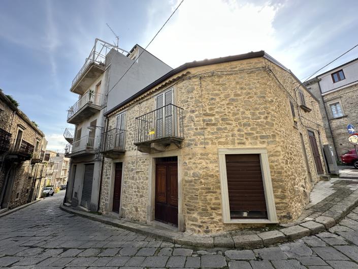 Image No.1-Jumelé de 2 chambres à vendre à Montalbano Elicona