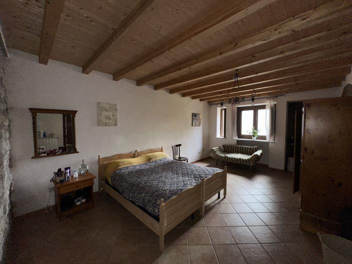 Image No.11-6 Bed House for sale