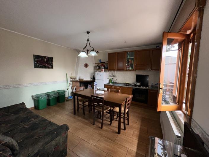 Image No.5-6 Bed House for sale