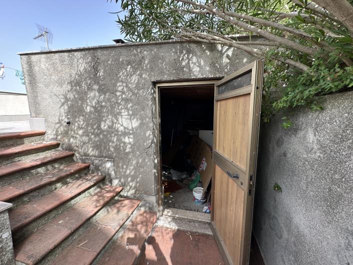 Image No.36-6 Bed House for sale