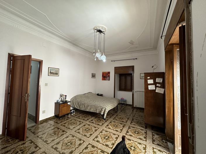 Image No.7-6 Bed House for sale