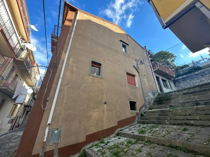 Image No.39-6 Bed House for sale