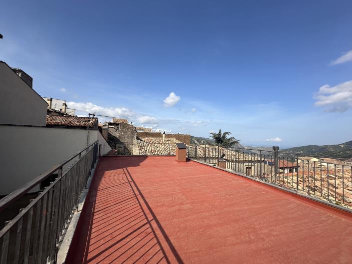 Image No.10-5 Bed Townhouse for sale