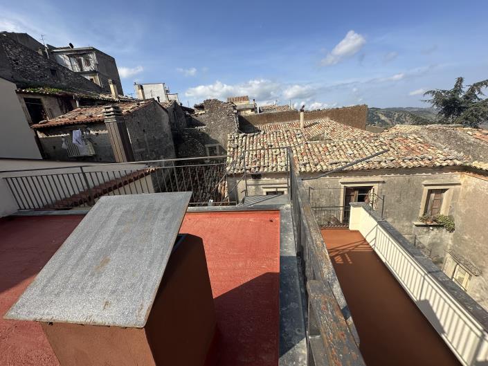 Image No.11-5 Bed Townhouse for sale