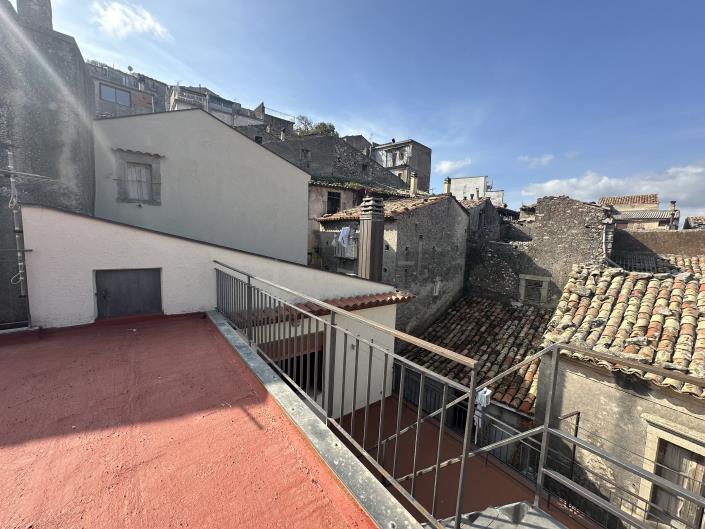 Image No.12-5 Bed Townhouse for sale