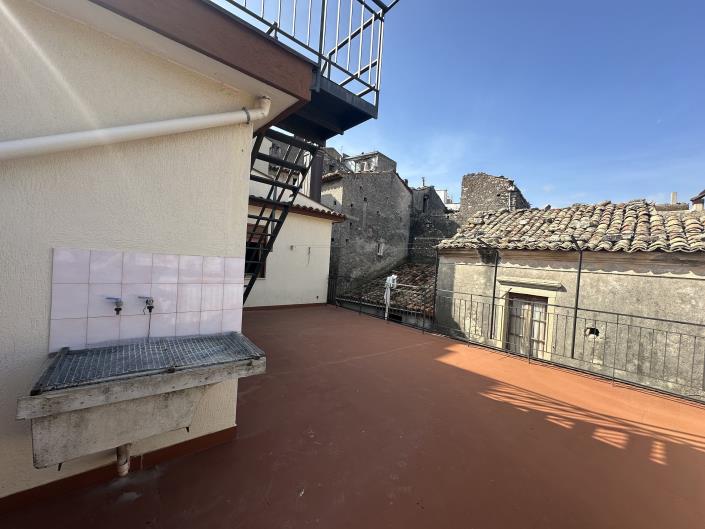 Image No.13-5 Bed Townhouse for sale