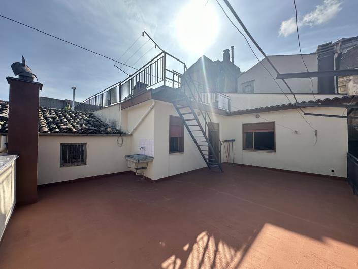 Image No.4-5 Bed Townhouse for sale