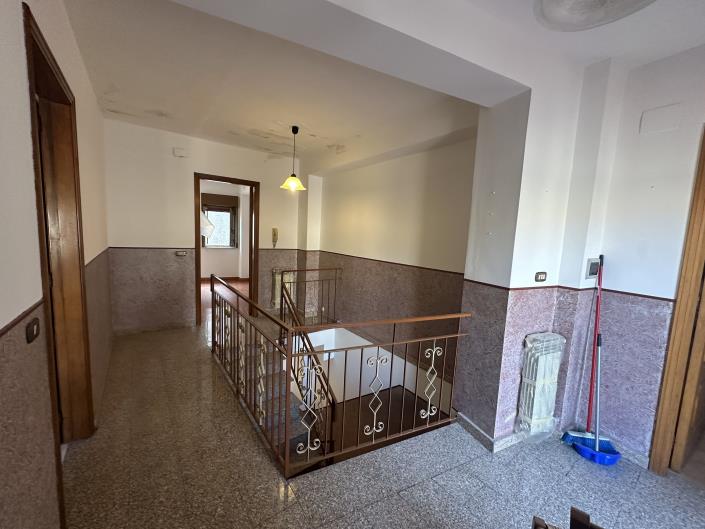 Image No.20-5 Bed Townhouse for sale