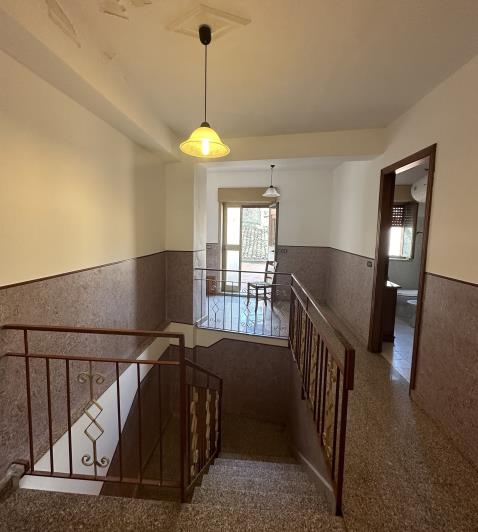 Image No.21-5 Bed Townhouse for sale