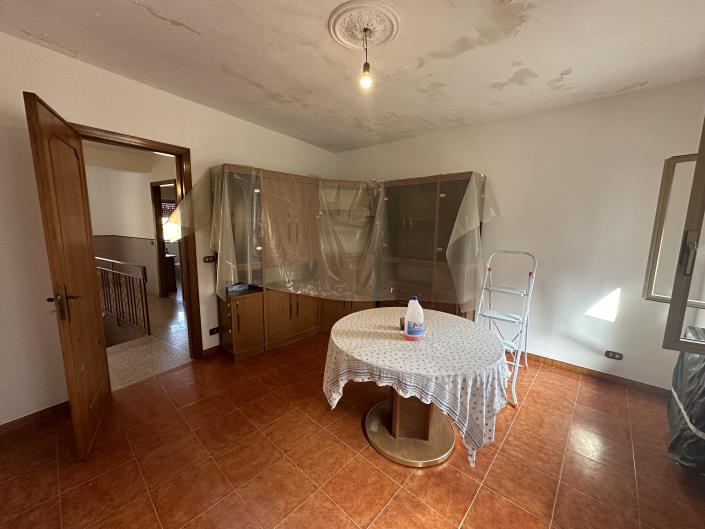 Image No.23-5 Bed Townhouse for sale