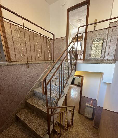 Image No.24-5 Bed Townhouse for sale