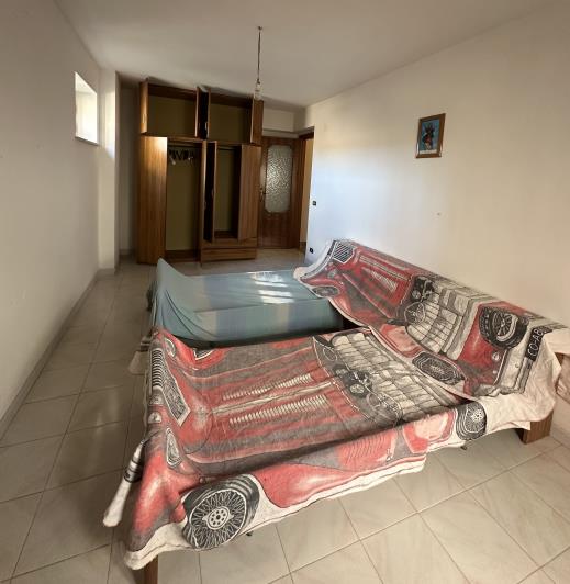 Image No.33-5 Bed Townhouse for sale