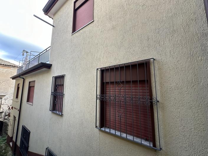 Image No.5-5 Bed Townhouse for sale