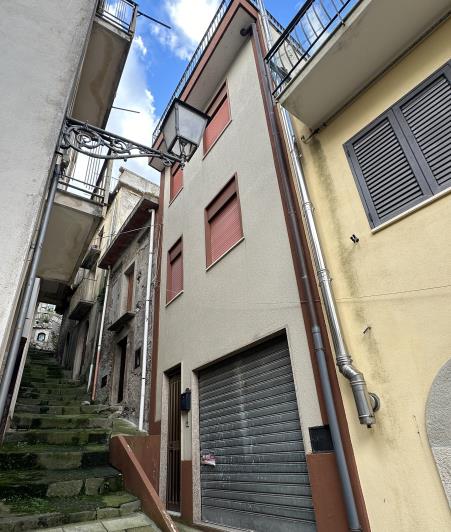 Image No.8-5 Bed Townhouse for sale