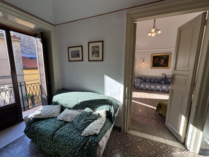 Image No.4-4 Bed Semi-Detached for sale