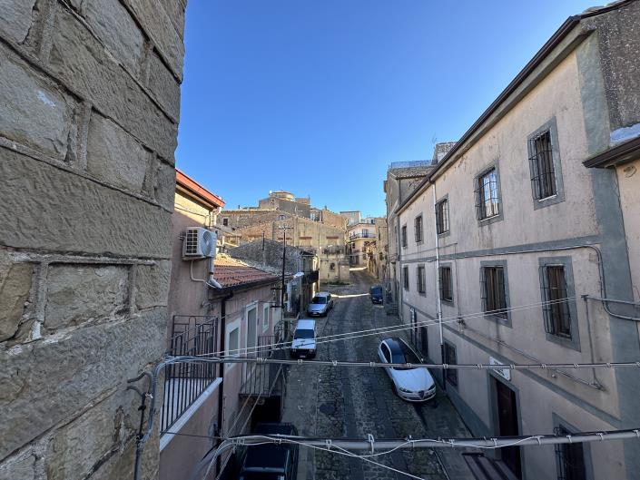 Image No.35-4 Bed Semi-Detached for sale