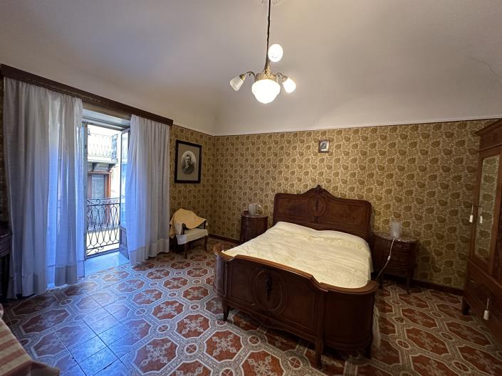 Image No.16-4 Bed Semi-Detached for sale