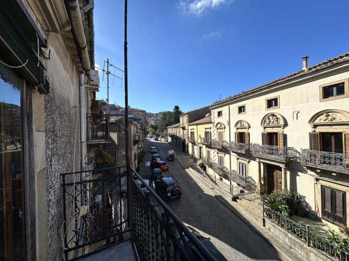 Image No.3-3 Bed Townhouse for sale