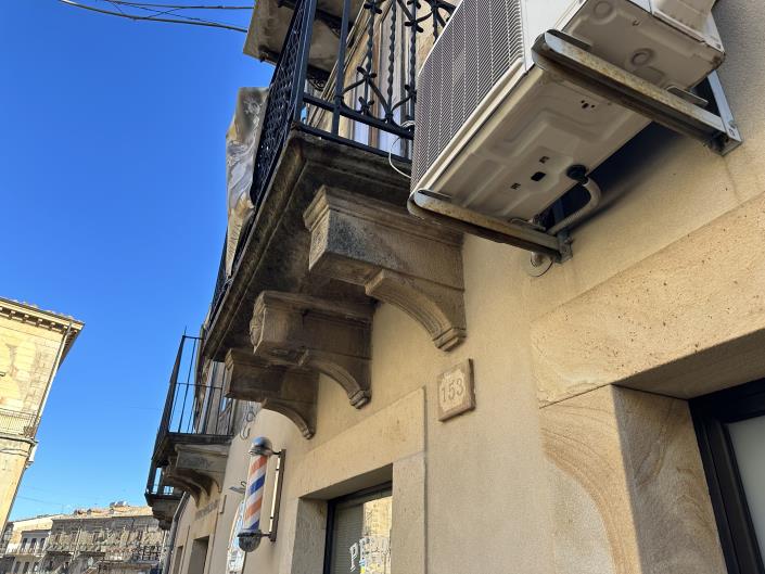 Image No.20-3 Bed Townhouse for sale