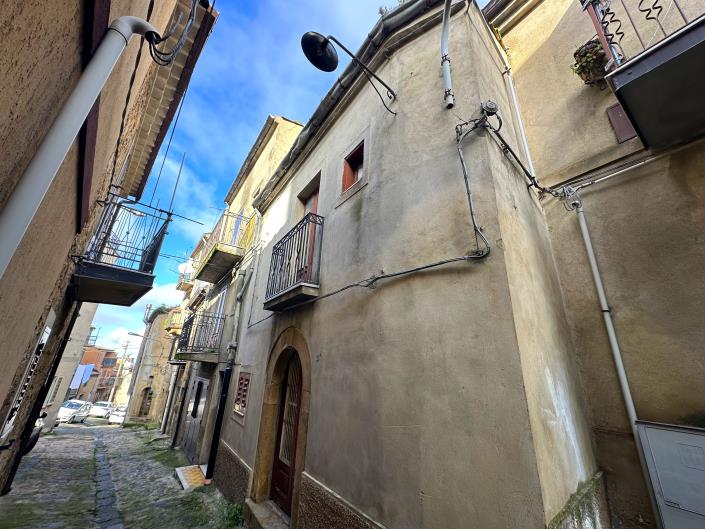 Image No.2-5 Bed Townhouse for sale