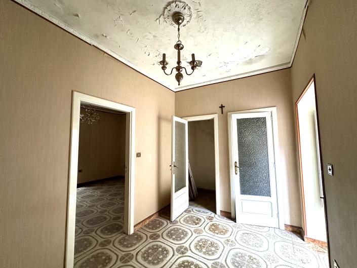 Image No.11-5 Bed Townhouse for sale