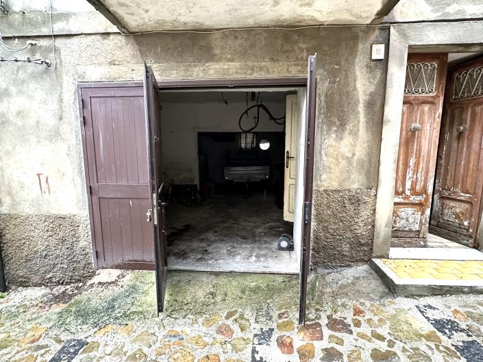 Image No.37-5 Bed Townhouse for sale