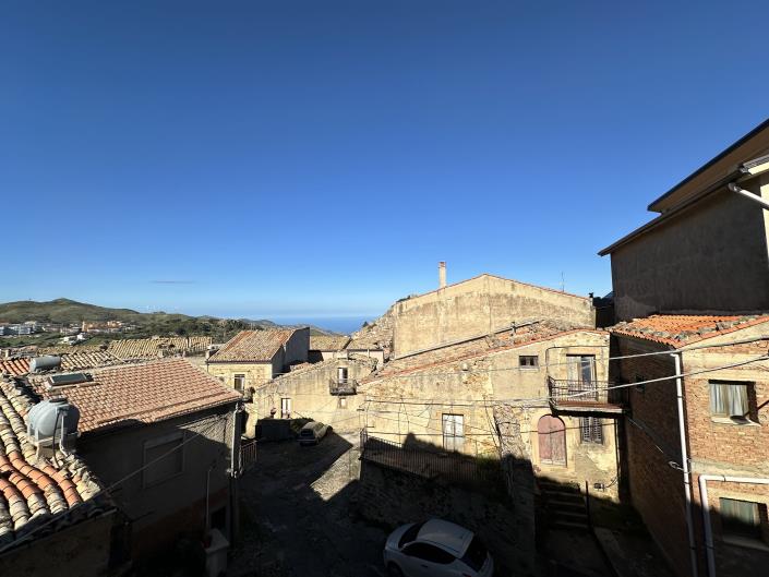 Image No.18-2 Bed Townhouse for sale