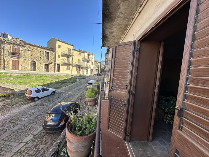 Image No.11-2 Bed Townhouse for sale