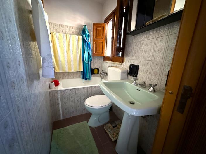 Image No.12-2 Bed Townhouse for sale