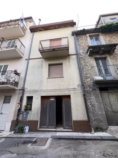 Image No.36-3 Bed Townhouse for sale