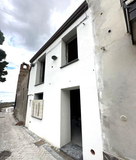 Image No.9-2 Bed Townhouse for sale