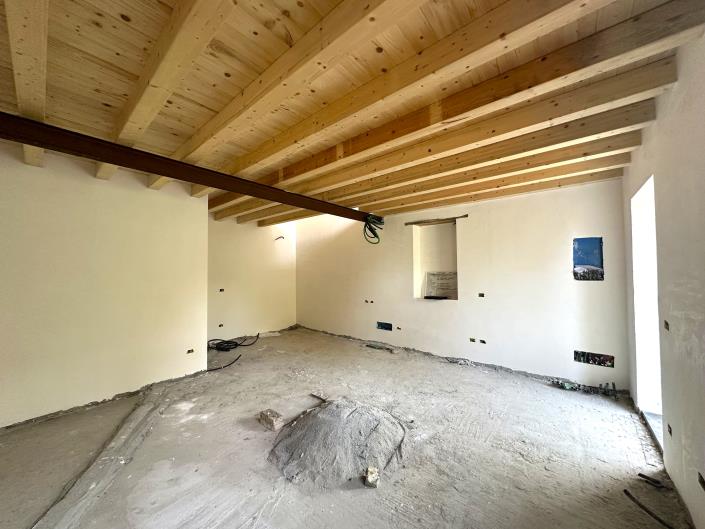 Image No.14-2 Bed Townhouse for sale