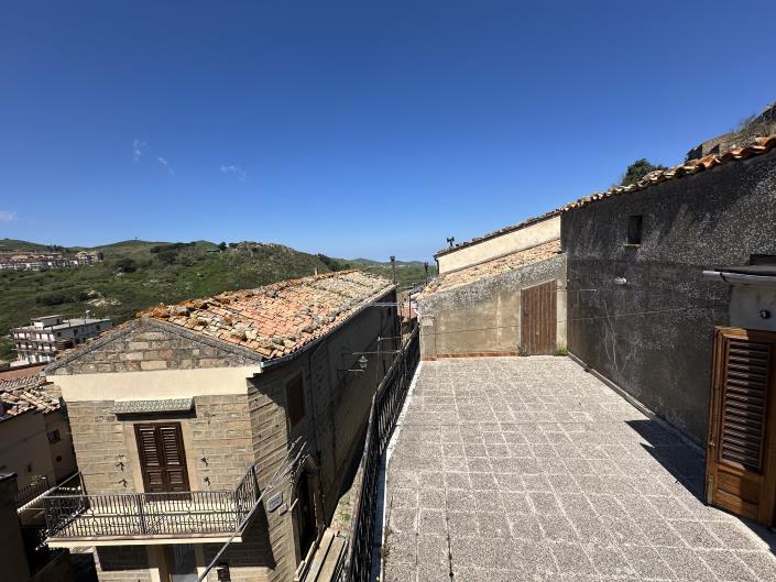 Image No.23-2 Bed Townhouse for sale