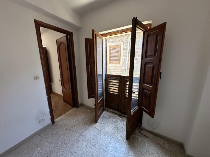 Image No.8-2 Bed Townhouse for sale