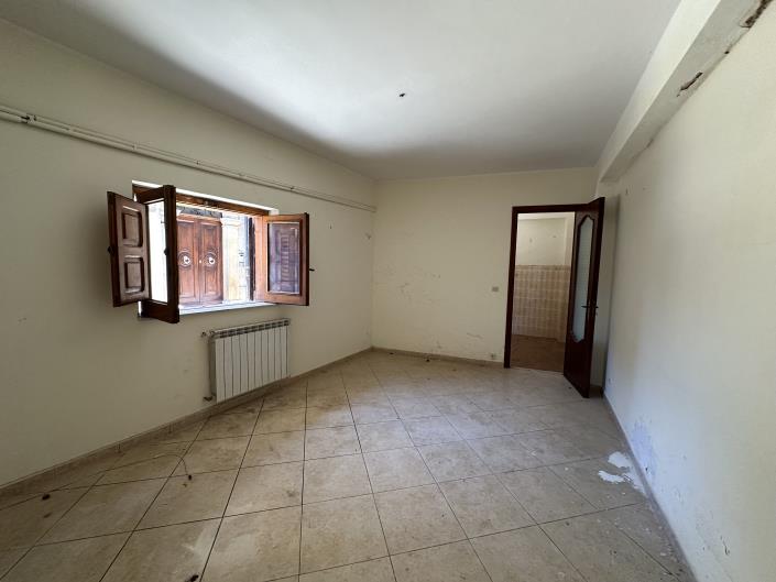 Image No.10-2 Bed Townhouse for sale
