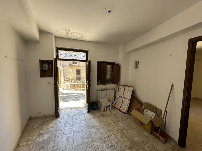Image No.30-2 Bed Townhouse for sale