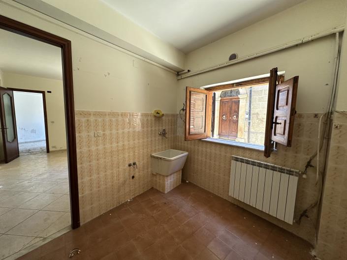 Image No.9-2 Bed Townhouse for sale