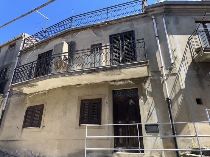Image No.32-2 Bed Townhouse for sale