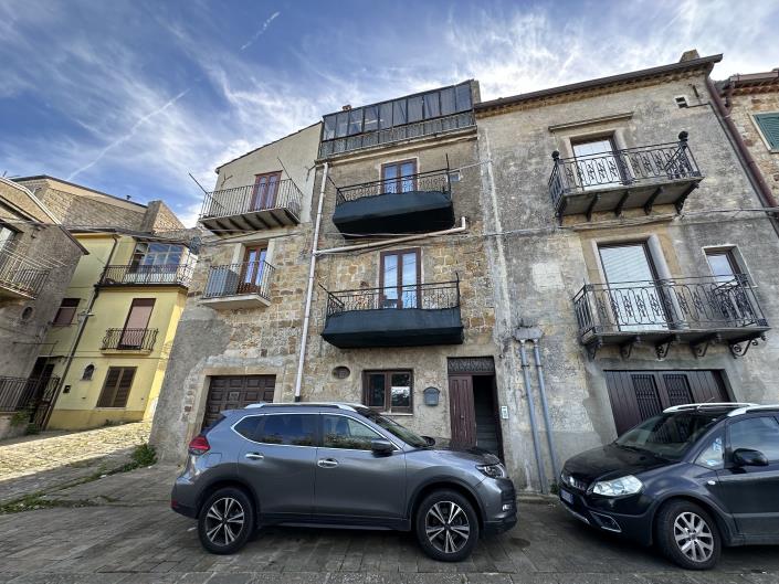 Image No.4-3 Bed Townhouse for sale