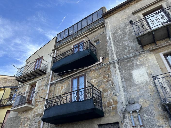 Image No.27-3 Bed Townhouse for sale