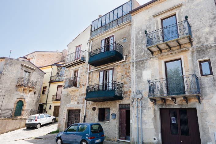 Image No.26-3 Bed Townhouse for sale