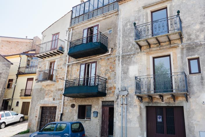 Image No.27-3 Bed Townhouse for sale