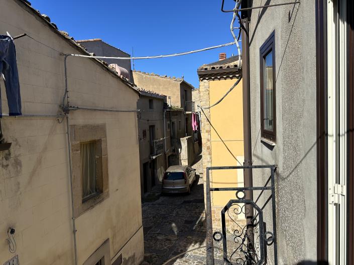 Image No.12-2 Bed Semi-Detached for sale