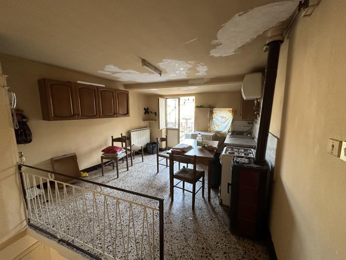 Image No.12-4 Bed Townhouse for sale