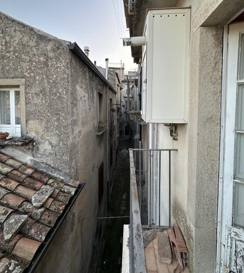 Image No.17-4 Bed Townhouse for sale