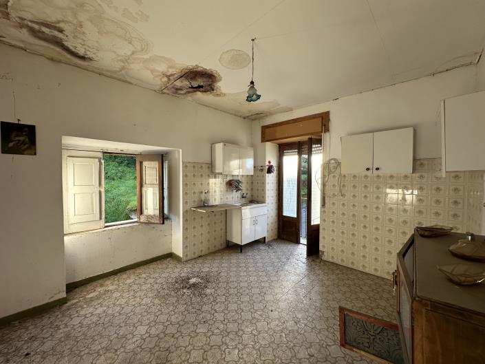 Image No.8-3 Bed Semi-Detached for sale