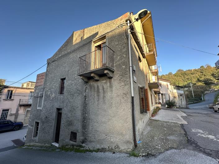 Image No.20-3 Bed Semi-Detached for sale