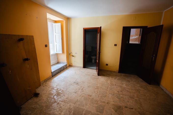 Image No.19-2 Bed Townhouse for sale