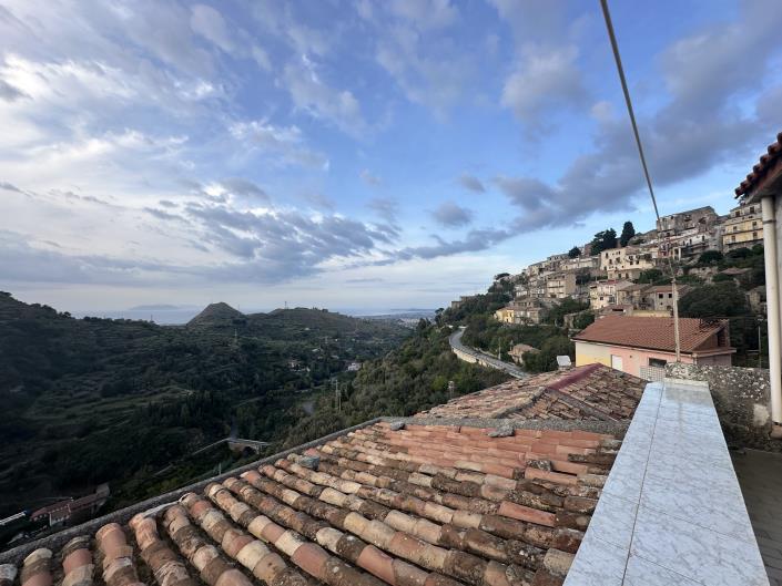 Image No.4-2 Bed Townhouse for sale